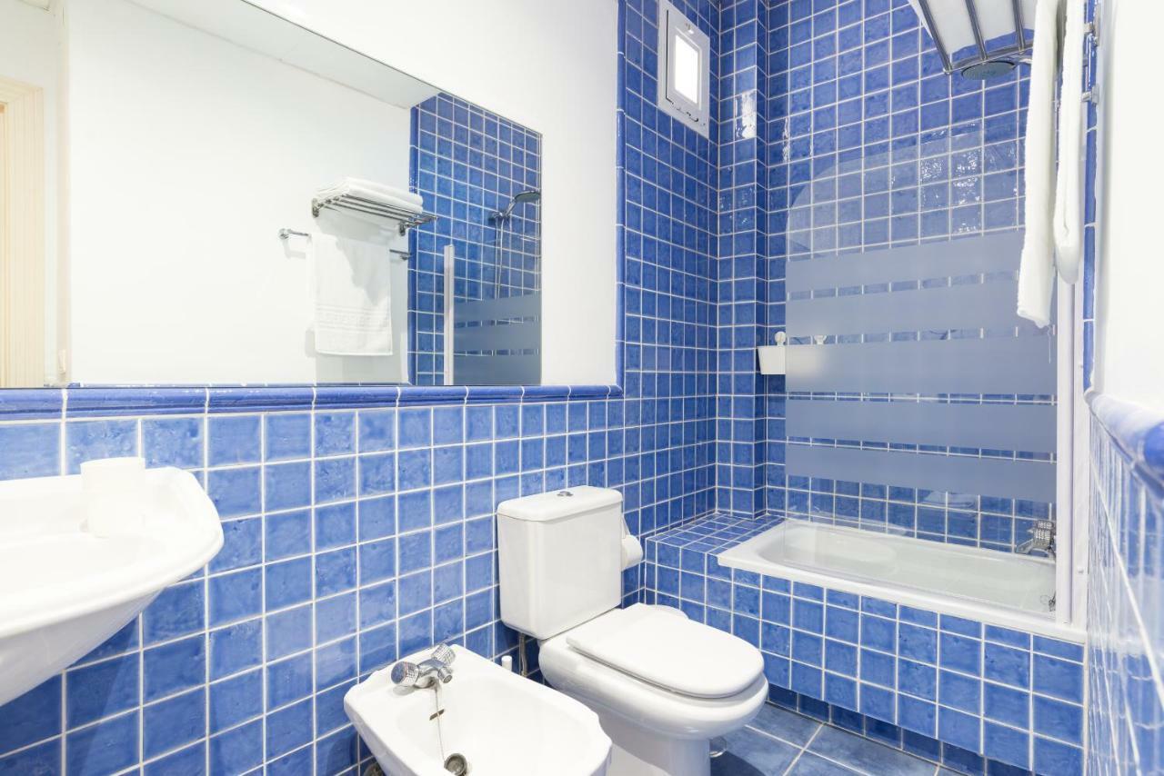Apartament Gr2-Large Groups Apt-Walking Distance To Old Town Malaga Zewnętrze zdjęcie