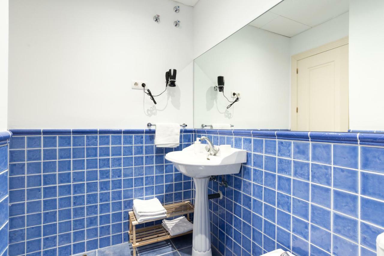 Apartament Gr2-Large Groups Apt-Walking Distance To Old Town Malaga Zewnętrze zdjęcie